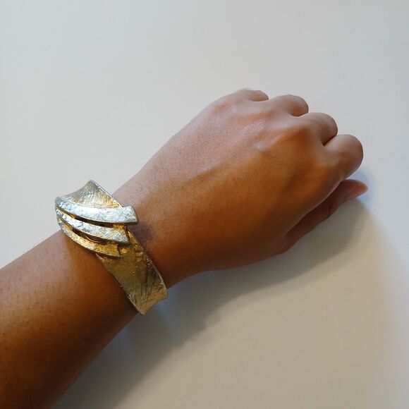 Vintage Lucerne Gold Tone Anti-Magnetic Swiss Mechanical Hidden Watch - BROKEN main image 15